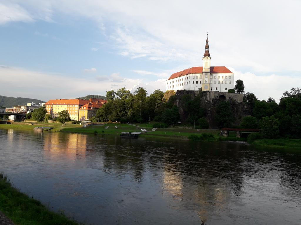 Apartments Rose Garden Decin Exterior photo